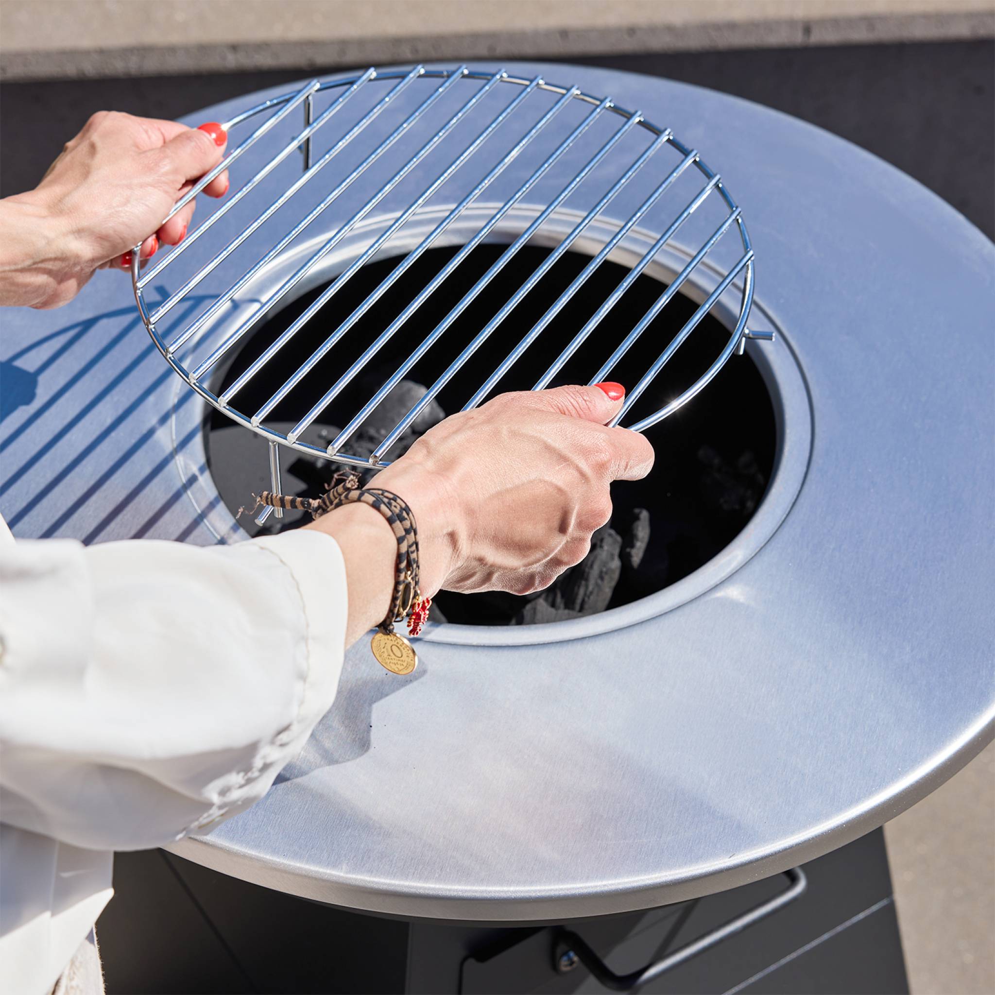 Brasero barbecue Ø59cm noir avec grille de cuisson et espace de rangement - Izalco - 7