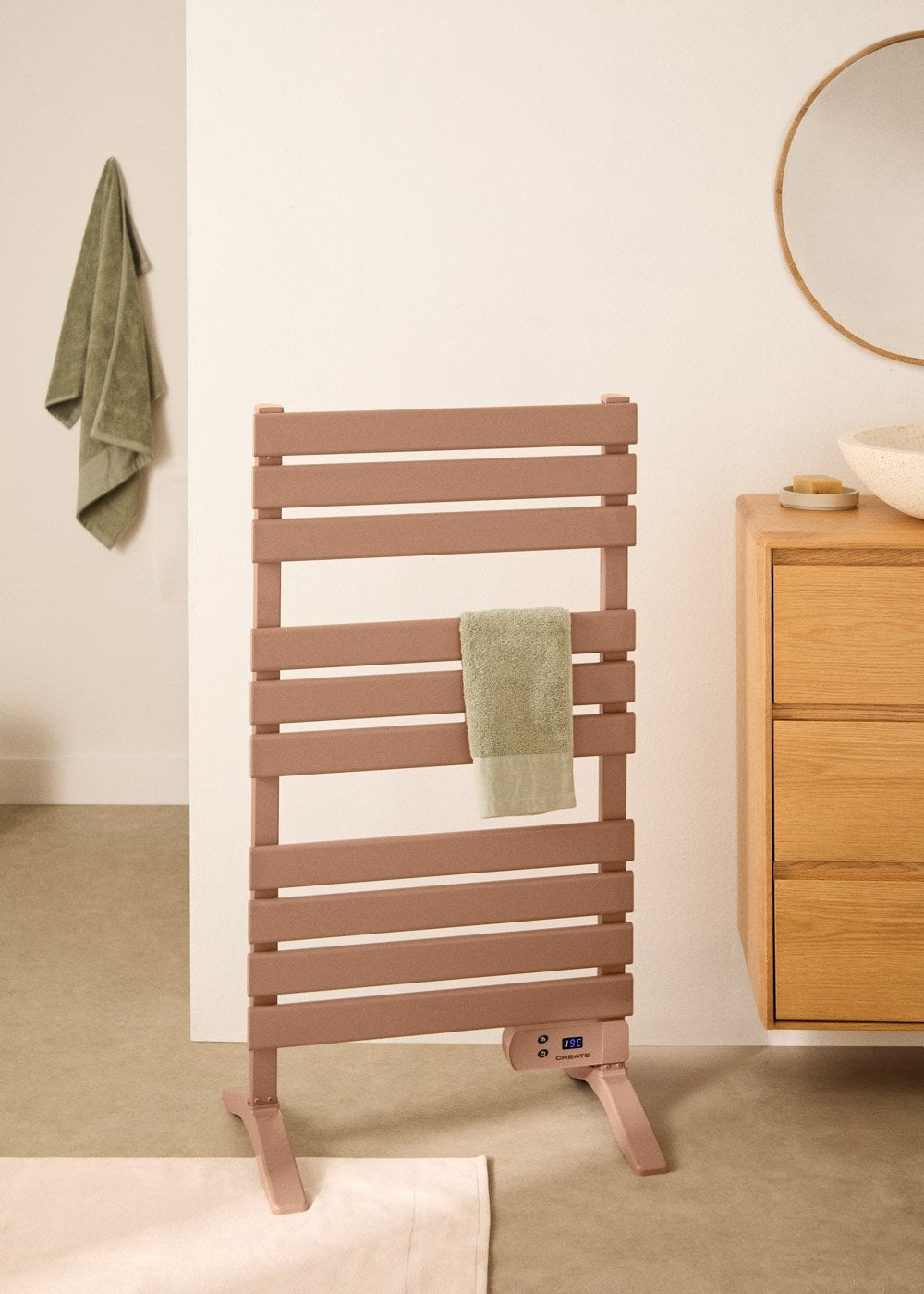 WARM TOWEL - Elektryczny wieszak na ręczniki podłogowy lub ścienny 500W