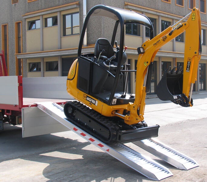 Longueur de rampe 3.50m - Hauteur à franchir de 1050mm - charge max par paire 3000kg pour empattement 1500mm - Vendue à l'unité - M115/35US - 4