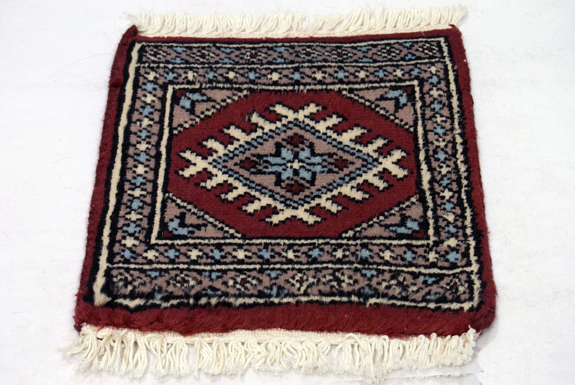 Mały dywan z wełny merynosów Islamabad - 30x30 cm (GalleriaFarah1970)