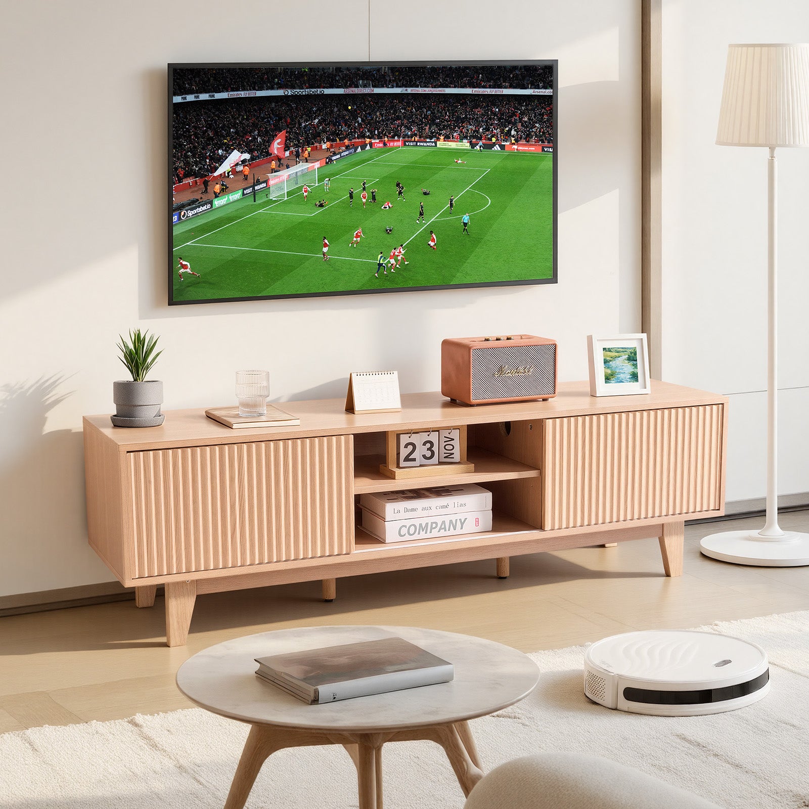 Szafka RTV 150 cm w stylu boho, półotwarta, do TV 55–65”, przesuwne drzwi, regulowane półki, kolor drewna naturalnego
