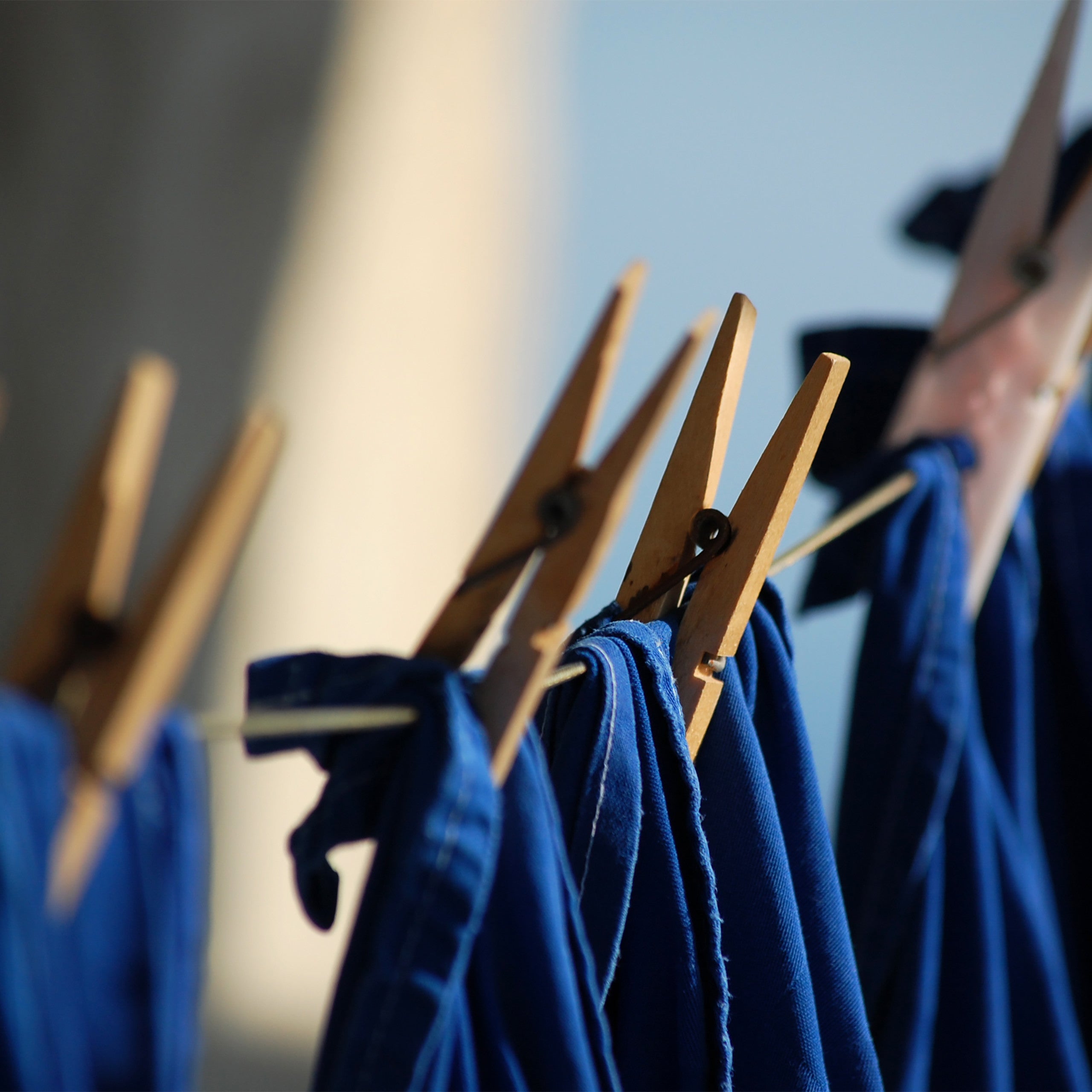 Pinces à linge en bois, lot de 100, épingle à lessive, bricolage, pincettes pour séchage, ressort en métal, Relaxdays - 2