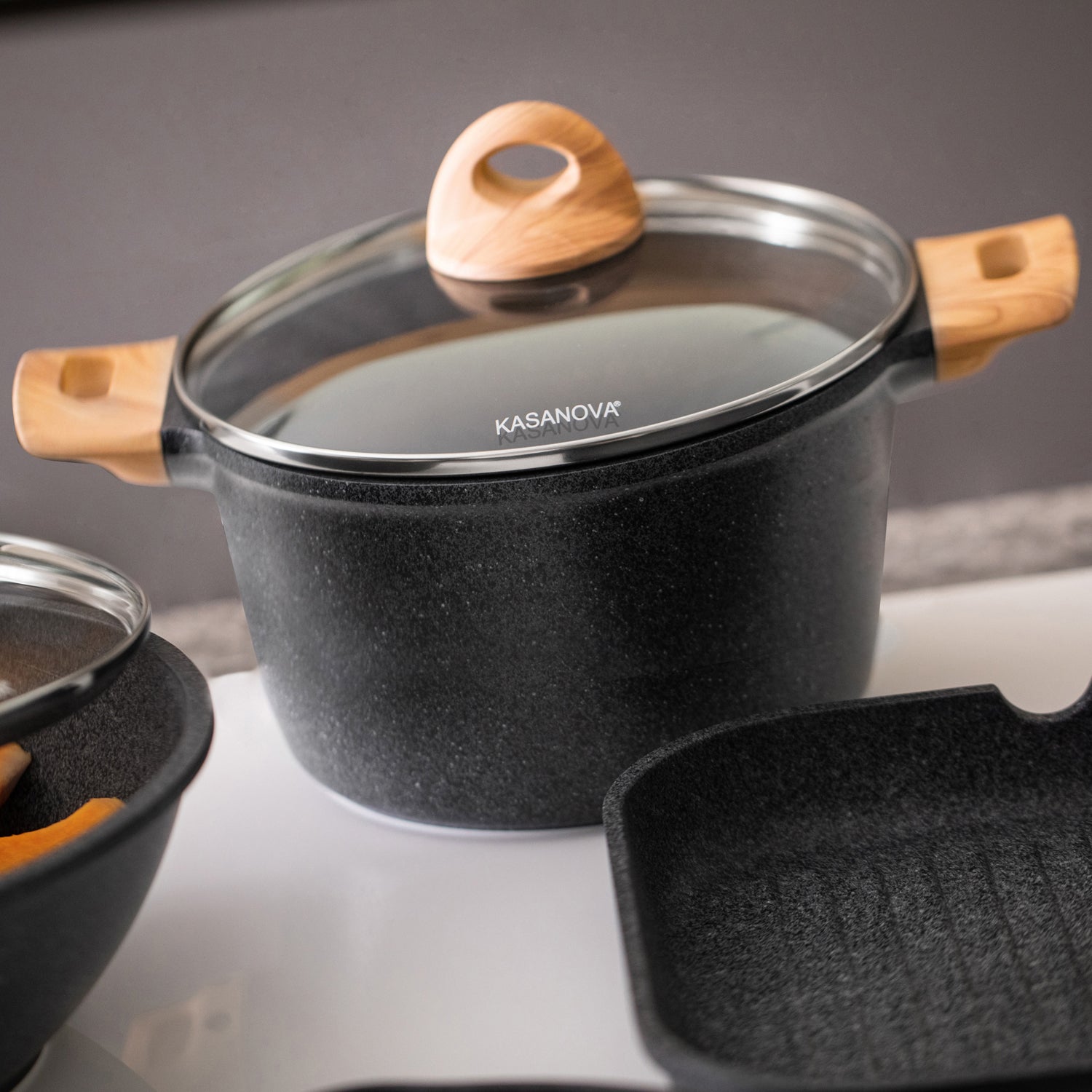 KASANOVA Casseruola Con Coperchio 28 Cm Eco Petra Evolution - Adatta A Induzione, Antiaderente 4 Strati, Senza PFOA, Pentola Salutare Per Tutti I Piani Cottura