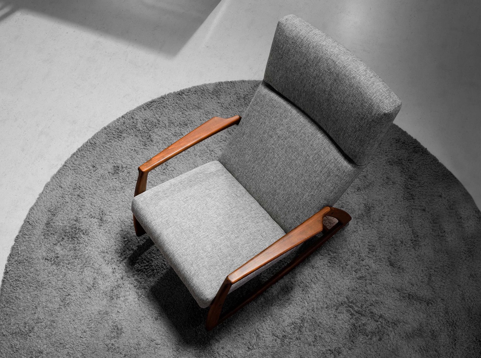 ANGEL CERDA Fauteuil à bascule en tissu gris - 6