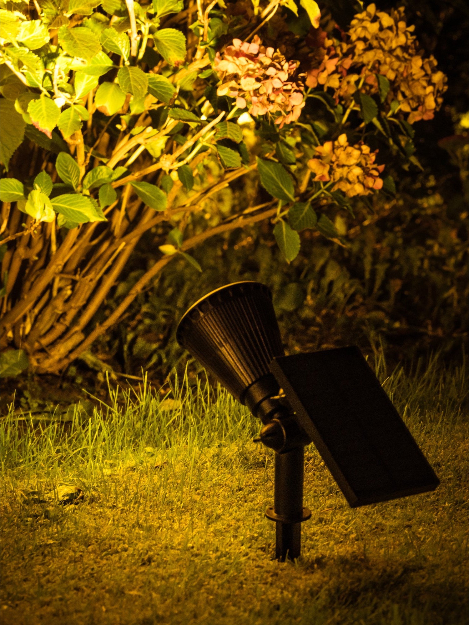 Foco solar exterior LED Iplux® Pro 240 lúmenes - Alta calidad - Duración de combustión 12 horas - 4