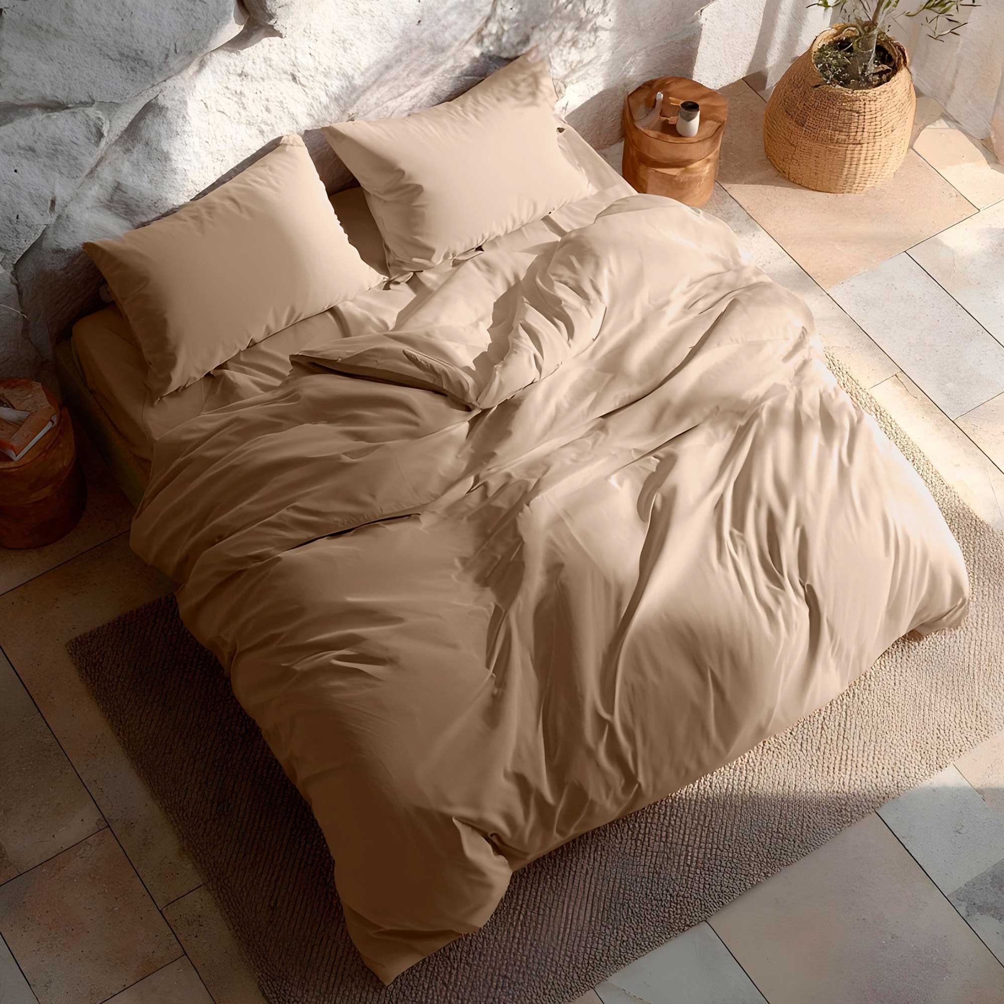 Housse de couette uni 100% coton avec taie d'oreiller 220x220 + 2(45x75)cm coloris Grège - 3