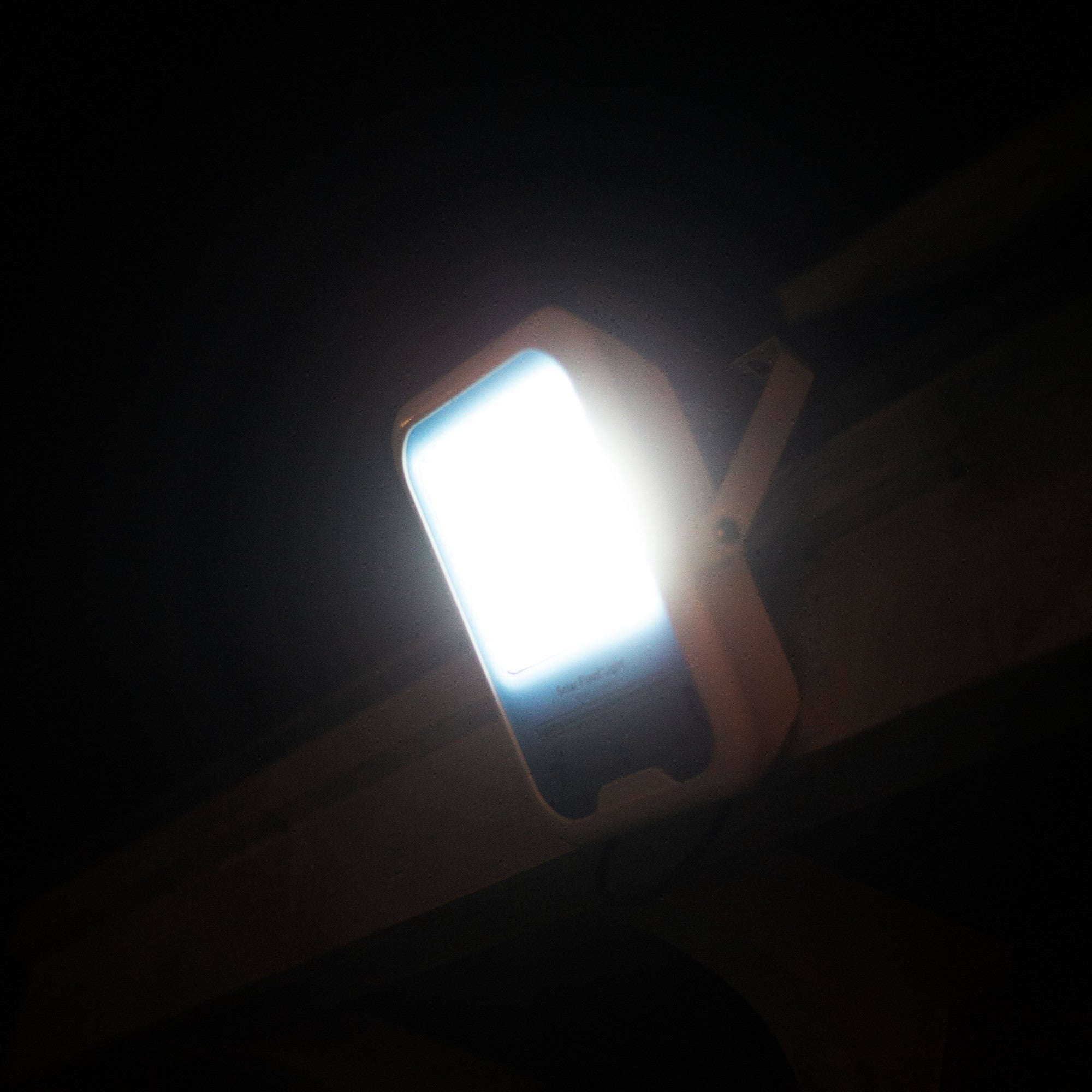 Projecteur solaire LED Iplux® PowerBeam Elite 4000 lumens - Haute qualité - Détecteur de mouvement - IP66 - 6000K - Aluminium - 10