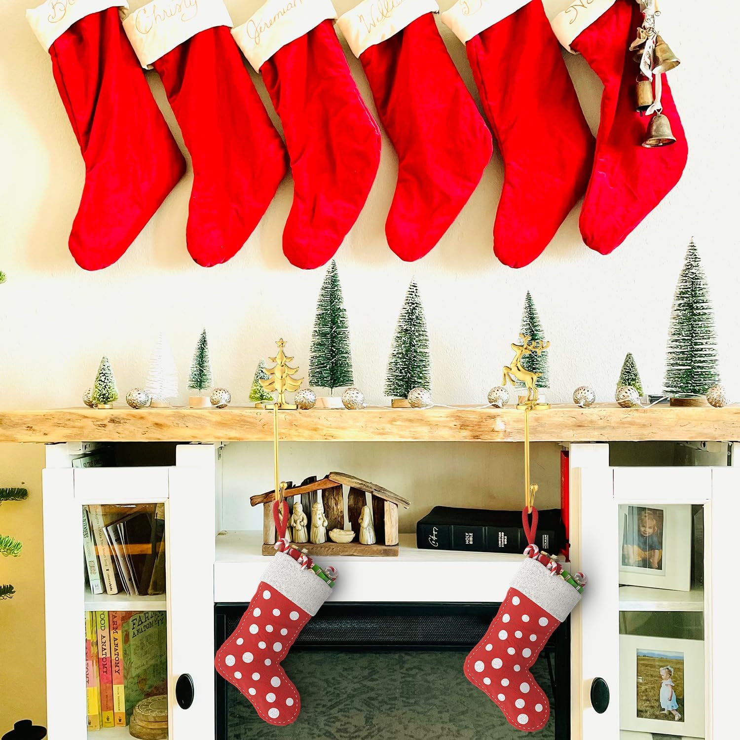 Porta calze di Natale da 4 pezzi, oro, albero di Natale, renna, fiocco di neve, porta calze decorative in metallo, ganci per calze di Natale, grucce - 5