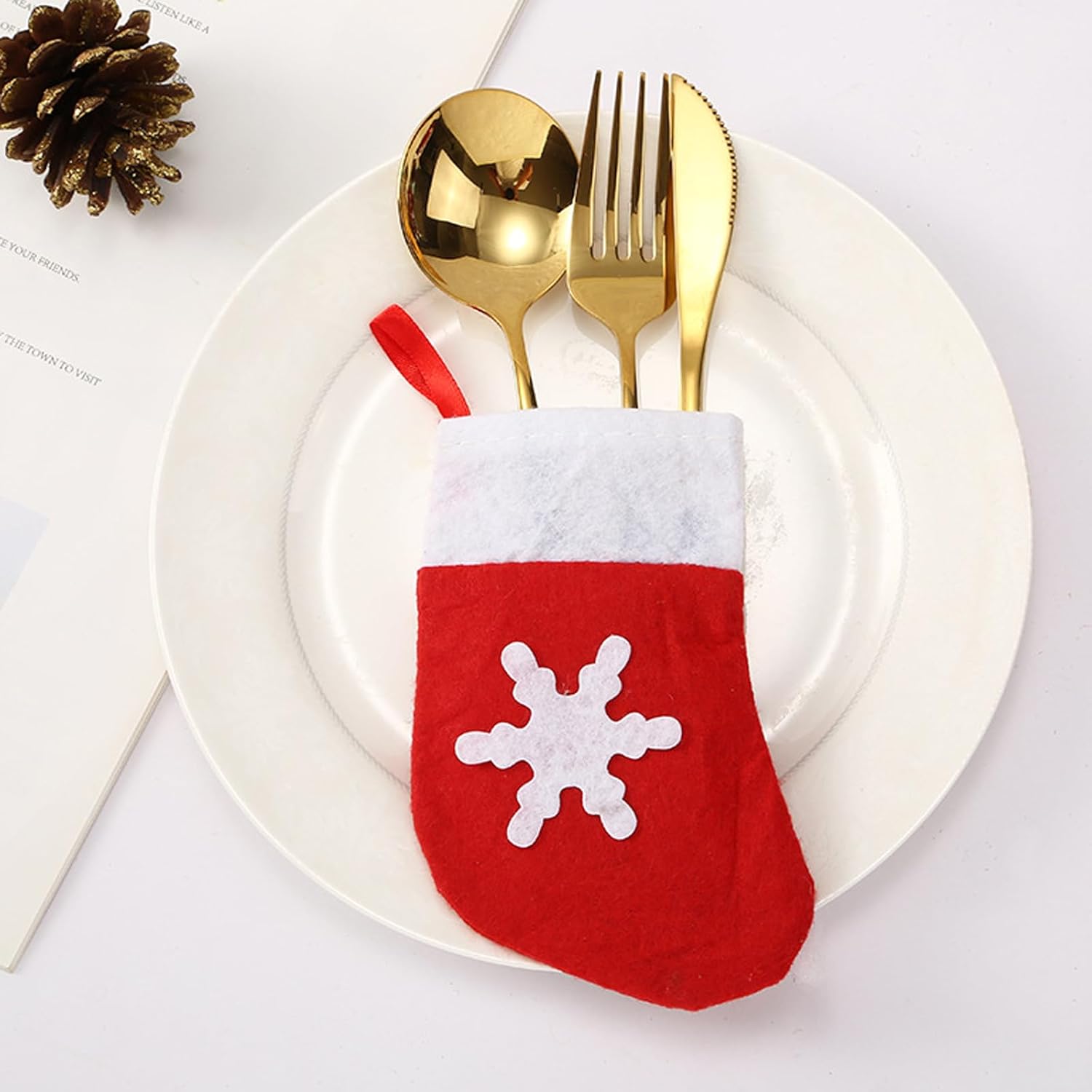 12 Chaussettes De Noël Rouges Mini - Organisateur De Couverts Et Sacs Cadeaux à Suspendre Avec Flocons De Neige