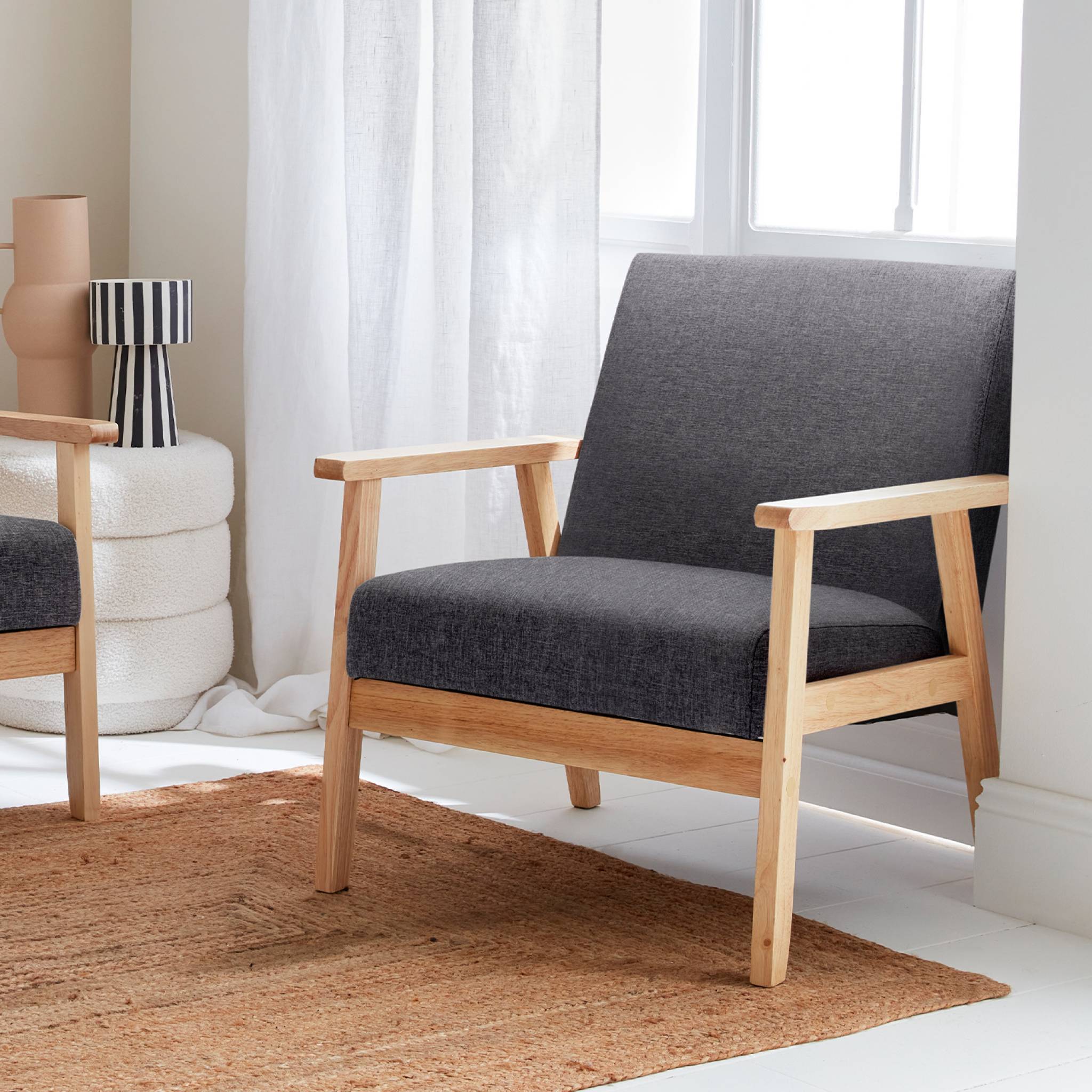 Fauteuil scandinave en bois et tissu gris foncé. Isak. L 64 x P 69.5 x H 73cm ISAK - 2