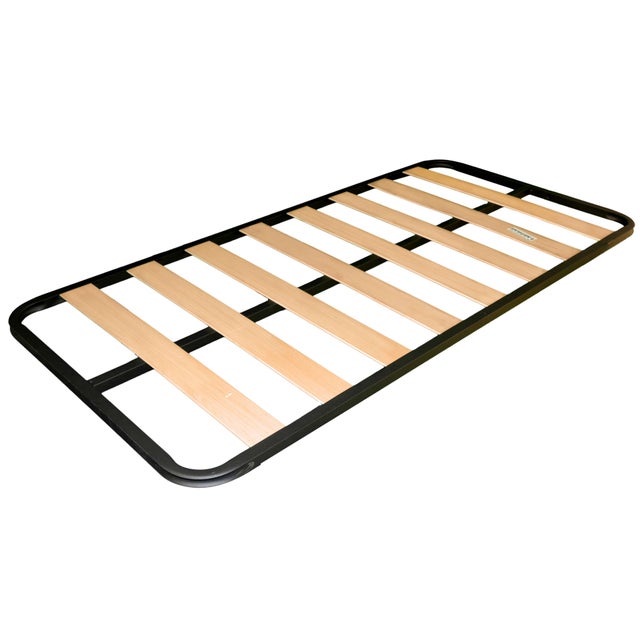 Estrado de 90x190 cm em tubo de aço 30x30mm, ripas de madeira de álamo com reforço central e pintura metálica (sem pés)