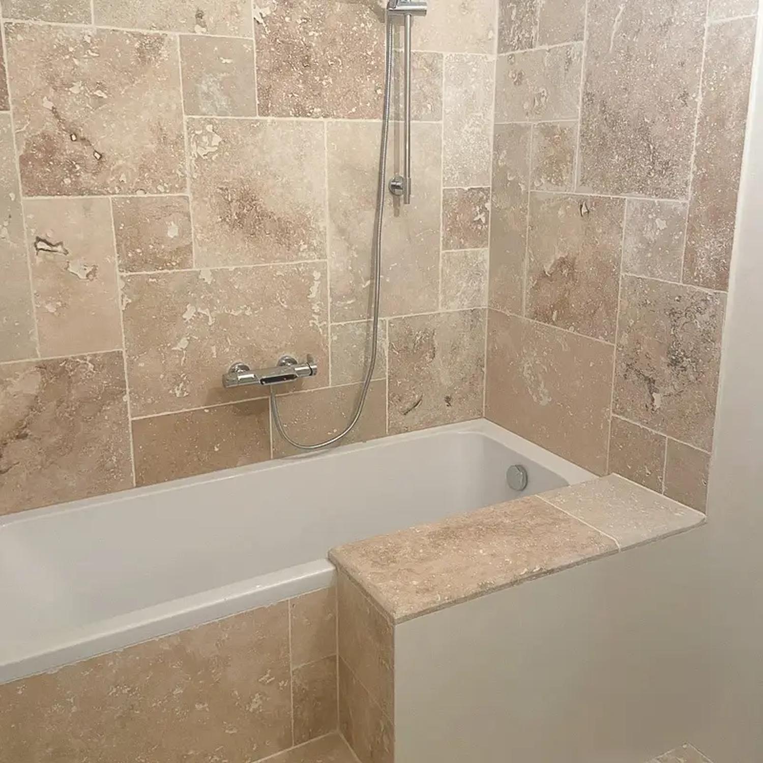 Carrelage en travertin deuxième choix - Opus : 4 formats, 1,2 cm - Vendu en lot de 0.74 m² - 5