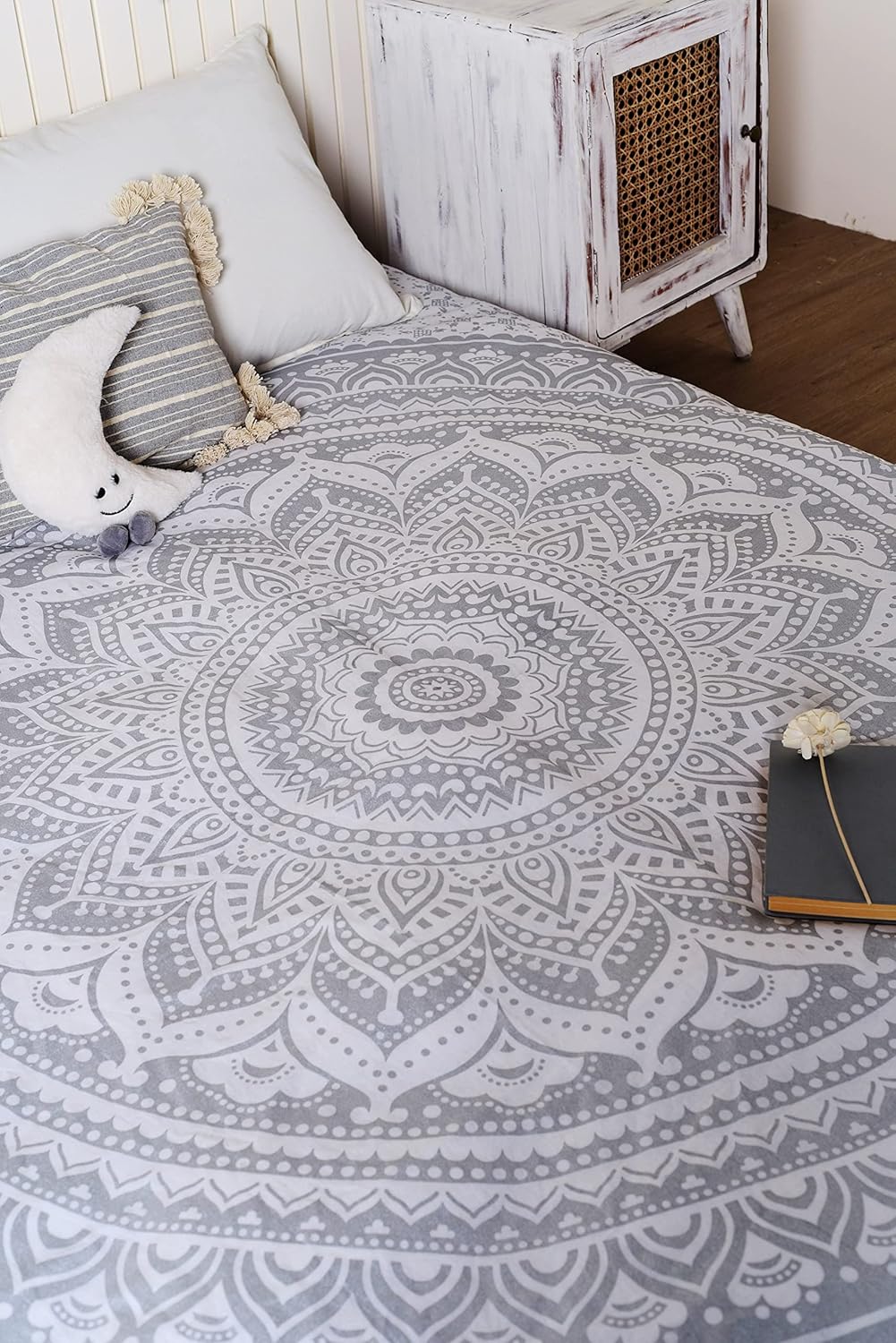 Gobelin hipisowski z mandalą ombré, w kolorze srebrnym i białym, 135 x 150 cm, styl boho, do dekoracji wnętrz, wykonany z indyjskiej bawełny, idealny - 4