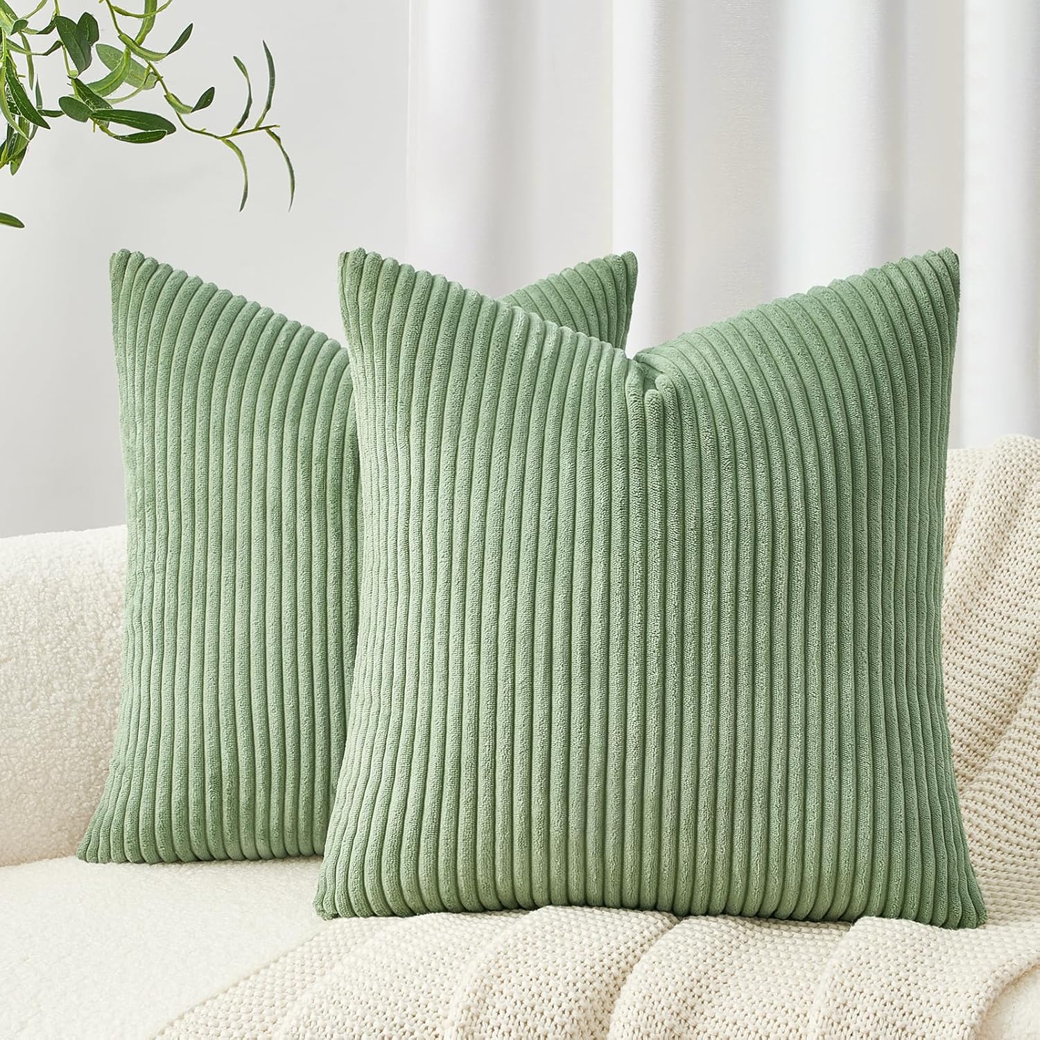 Set di due federe in velluto a coste, adatte per decorare divani, soggiorni, camere da letto e letti. Verde chiaro, 45 x 45 cm. - 5