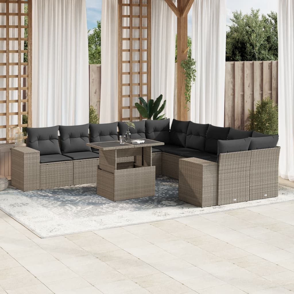 11 muebles de jardín con cojines de resina tejida en gris claro.
