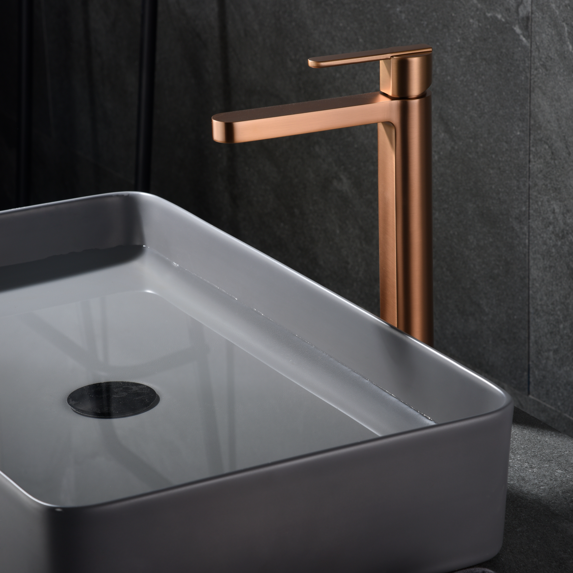 Ensemble tuyaux et robinets de radiateur droits modernes – Bronze brossé