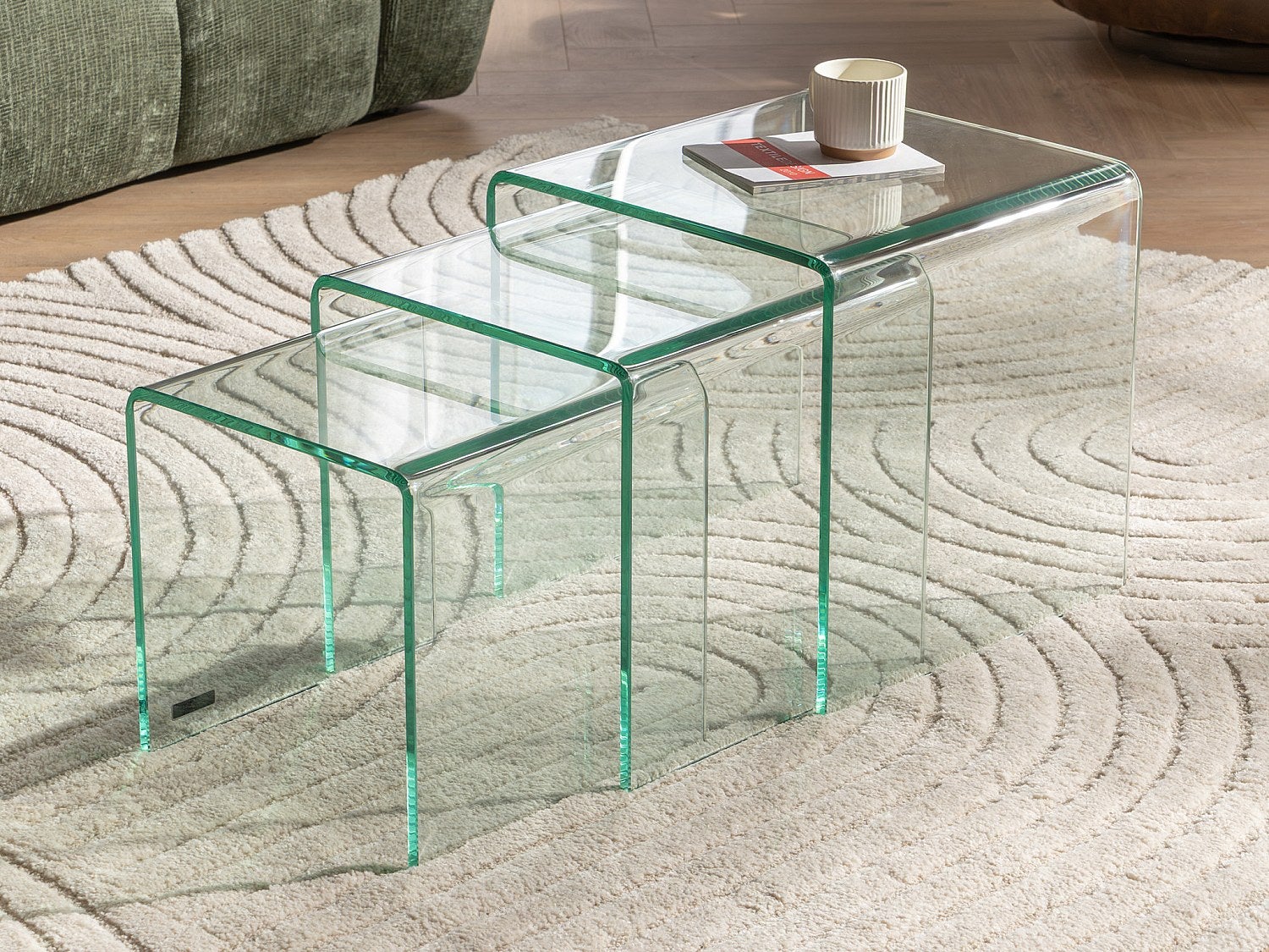 Komplet 3 wysuwanych stolików kawowych MINKA - Gięte szkło