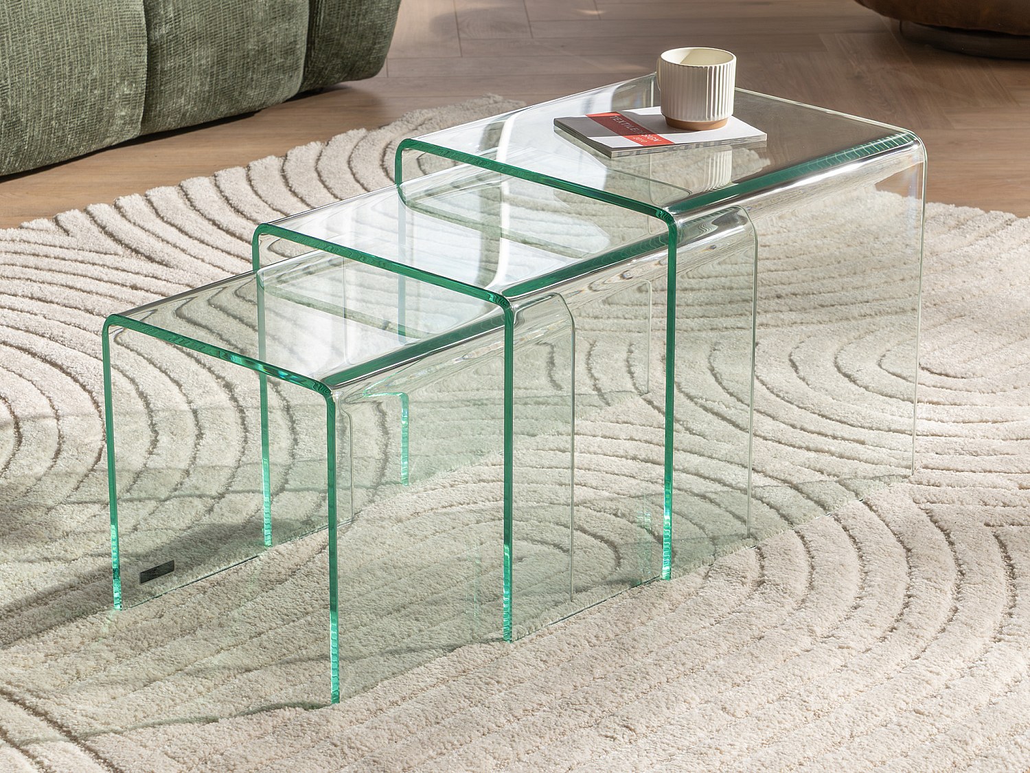 Komplet 3 wysuwanych stolików kawowych MINKA - Gięte szkło