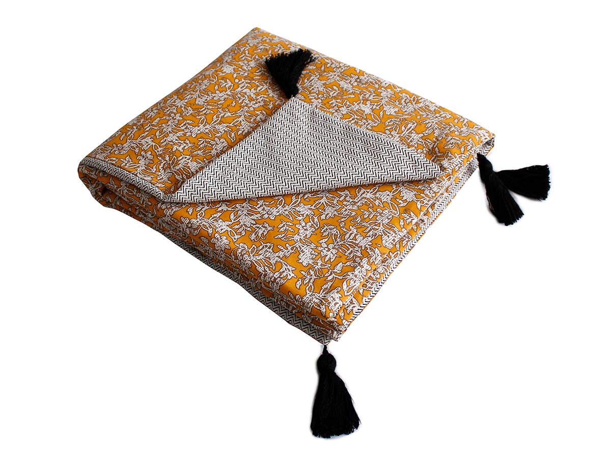 Nappe chemin de table en lin, vintage brodée main, pompons (Gebraucht