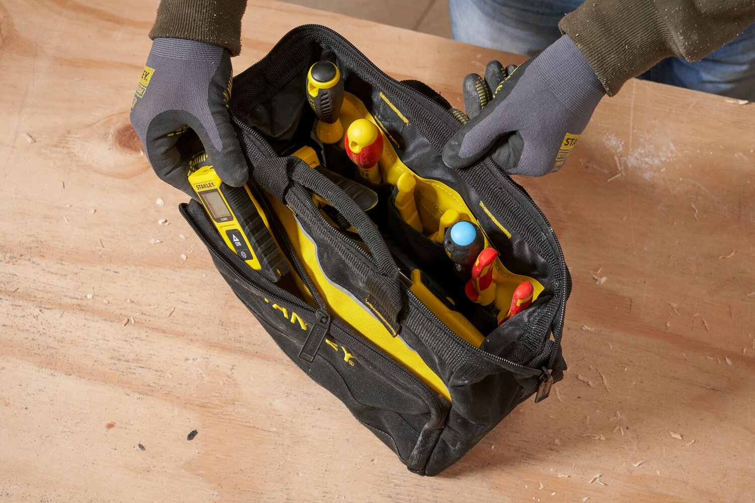 Sacs à outils Stanley Nylon 30cm Base rigide 8 compartiments - 6