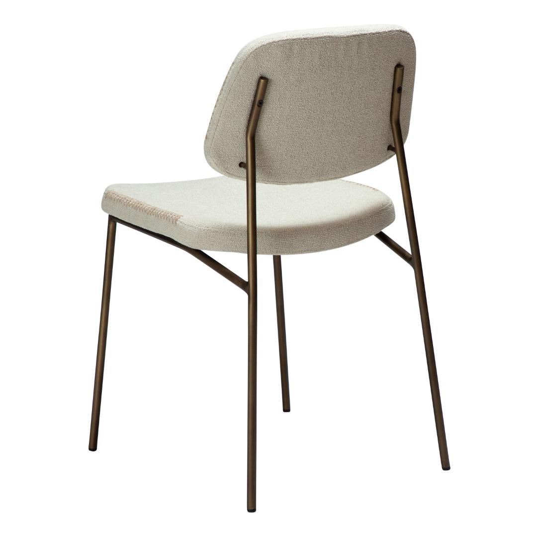 Menta Dan-Form krzesło stołowe bouclé biały.