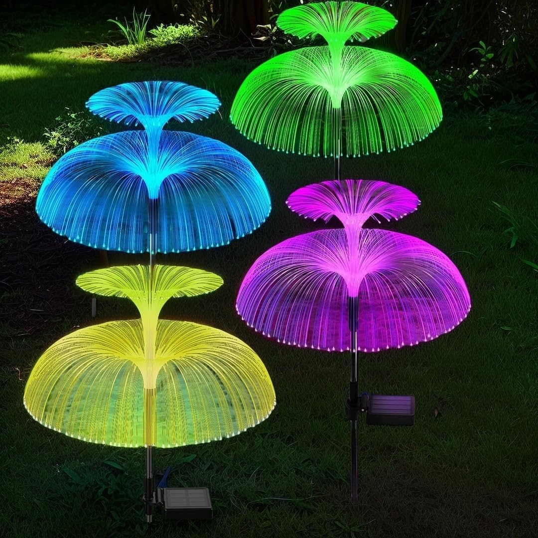 Zestaw 4 lamp solarnych do użytku zewnętrznego, do dekoracji ogrodu i oświetlenia zewnętrznego.