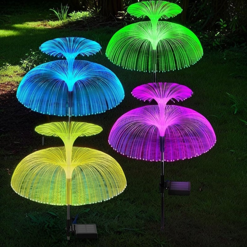 Zestaw 4 lamp solarnych do użytku zewnętrznego, do dekoracji ogrodu i oświetlenia zewnętrznego.