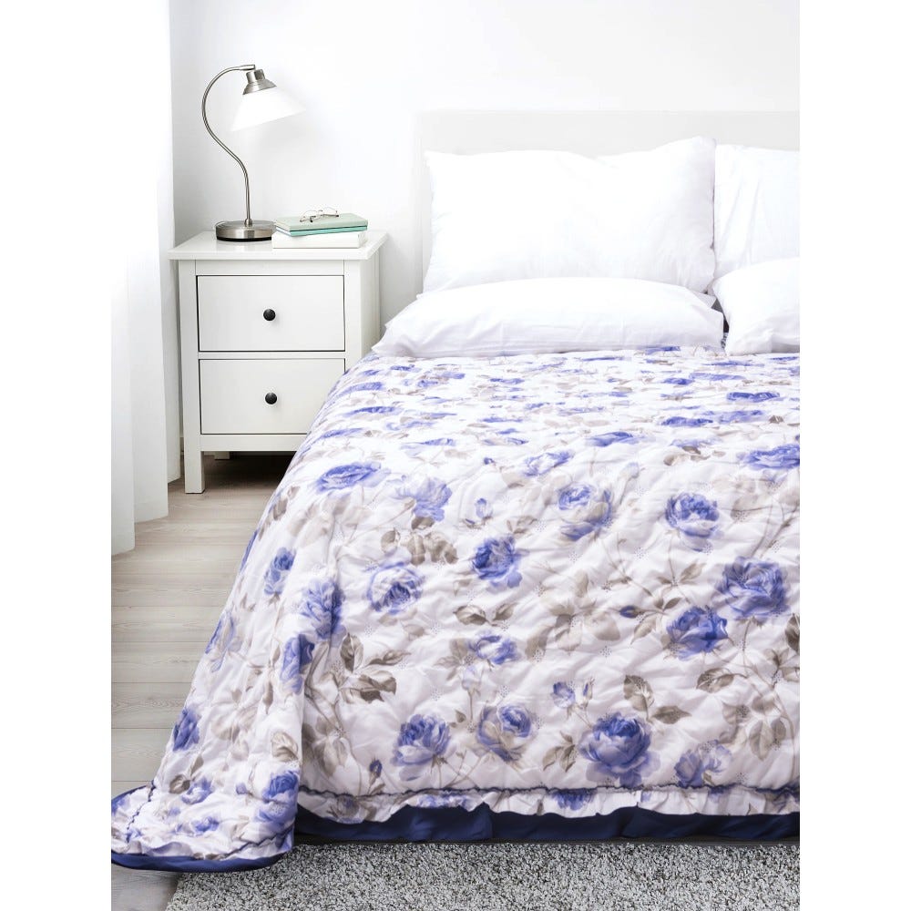 Copriletto trapuntato in cotone blu 220x230 cm Floral Patchwork - Bianca Copriletto trapuntato in cotone blu 220x230 cm Floral Patchwork - Bianca