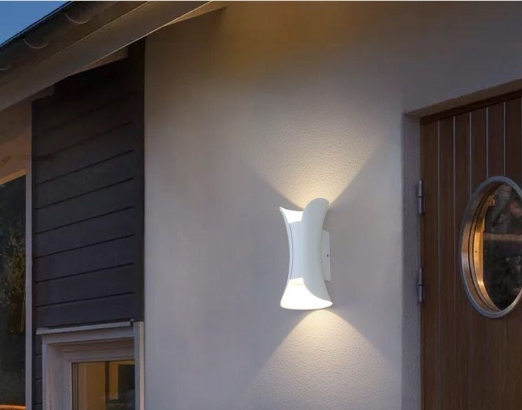 Kinkiet Agi LED 10W Ciepła biel biały wym: 20x10x8,5 cm IP65 Abigali