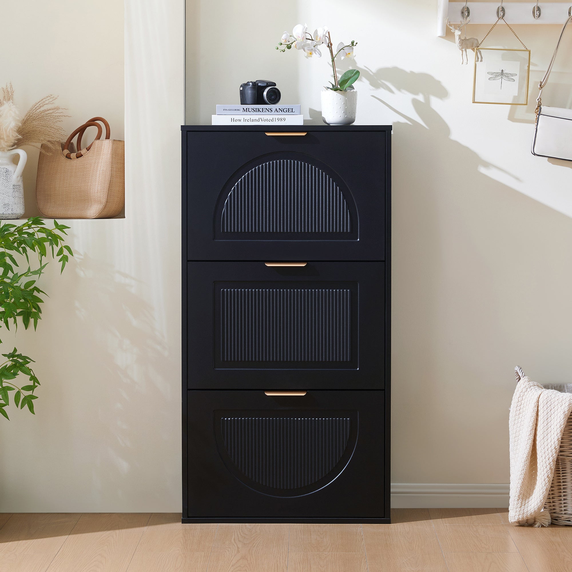 Meuble à chaussures avec 3 portes rabattables - 60 x 24 x 114 cm - MDF et poignées dorés - Noir - 4
