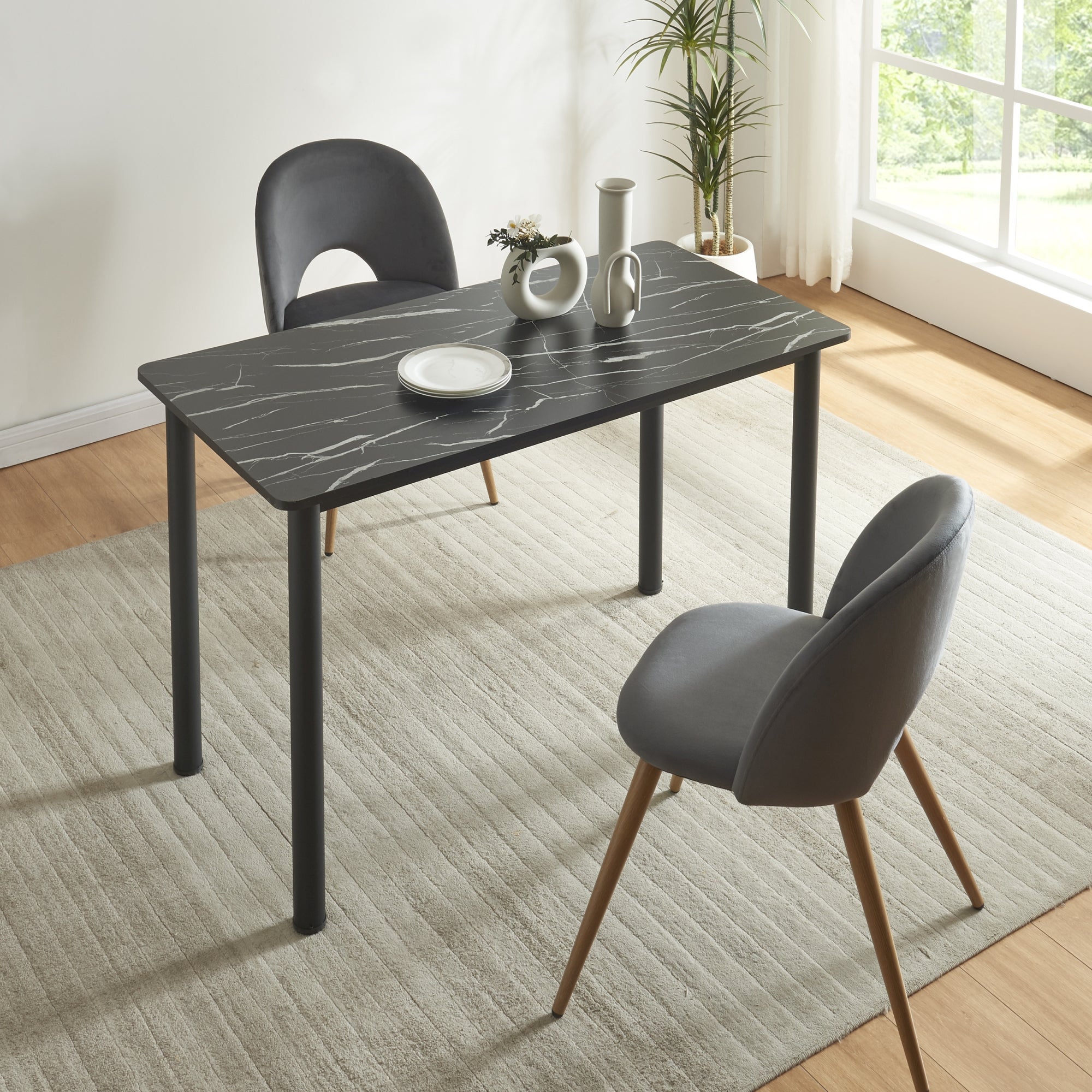 Vida Designs Tavolo da pranzo a 4 posti con gambe in metallo nero a