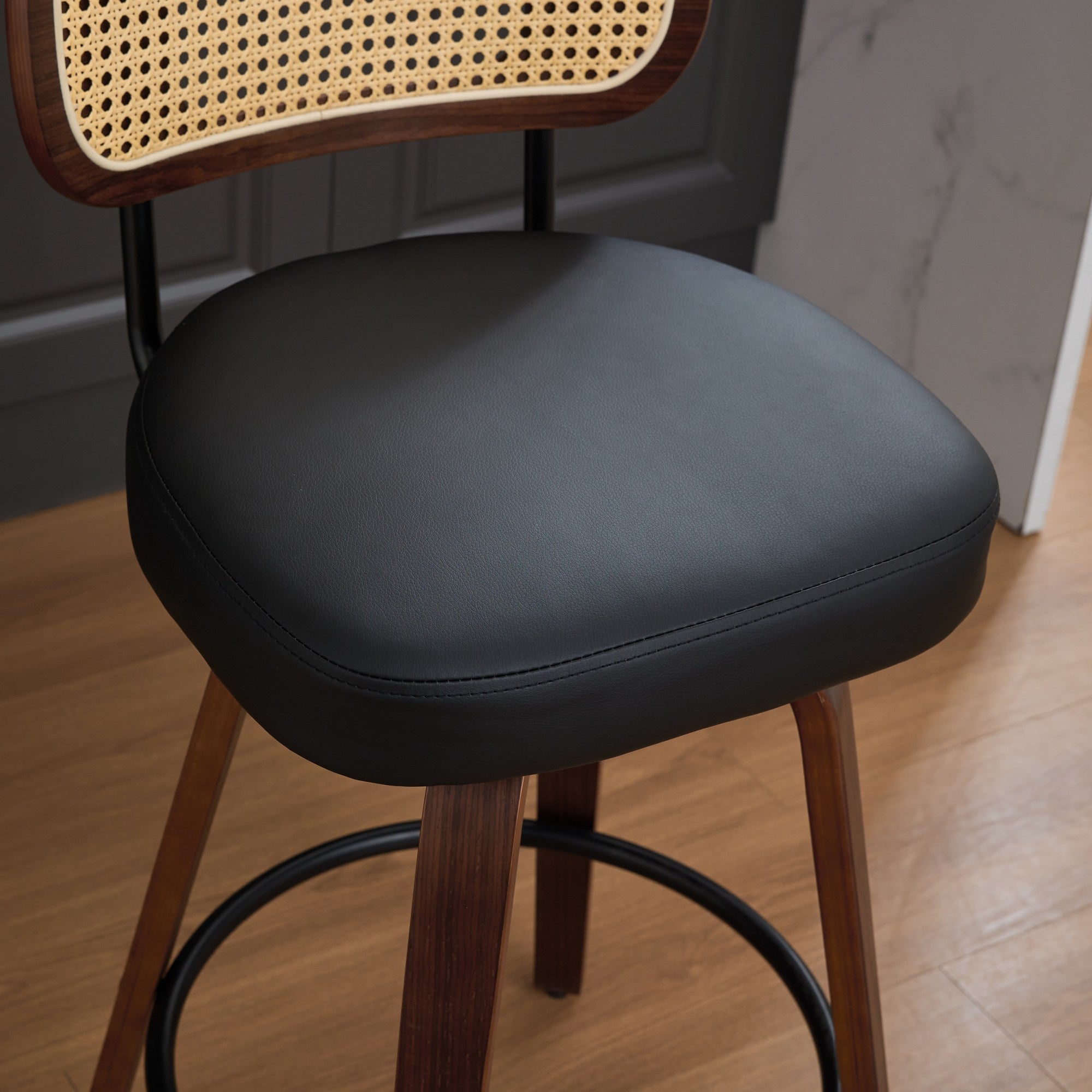 Lot de 2 chaise de bar Noyer Hauteur Comptoir 66 cm, Tabouret de bar Dossier en Cannage, Assise Rembourrée Noir, Salle a manger Fonction Pivotante - 5