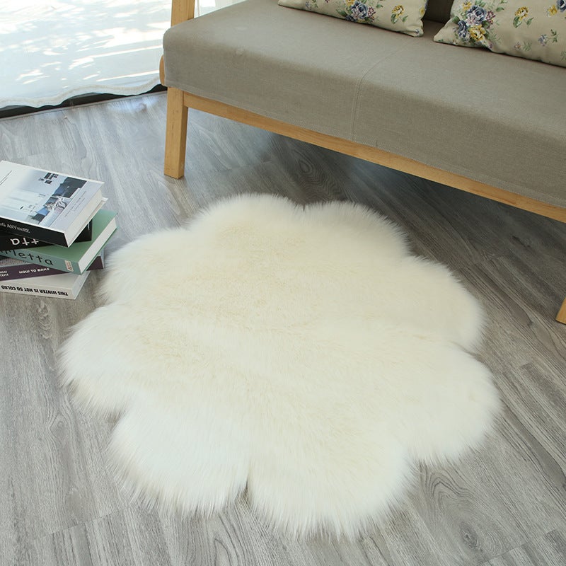 Dywan ze sztucznego futra z efektem owczej skóry, miękki i puszysty, imitujący prawdziwą wełnę, idealny na fotel lub sofę (biały,