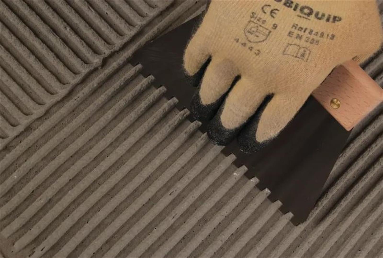 Peigne manche bois RUBI - 3 x 3 mm - 3