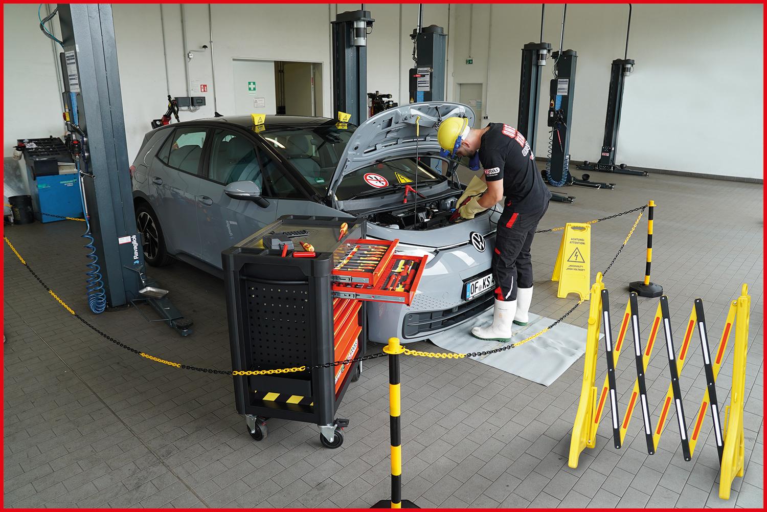 KS TOOLS Servante d’atelier PERFORMANCEplus e10 avec 164 outils - 2