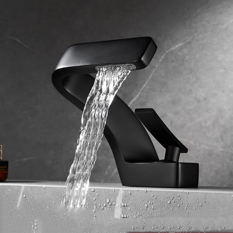 Czarny kran do umywalki łazienkowej typu wodospad – jednouchwytowy kran mosiężny do ciepłej i zimnej wody – z wężem dopływowym G3/8