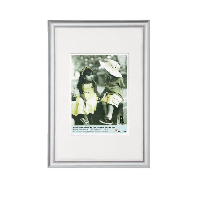 Ramka na zdjęcia Walther Trendstyle srebrna wytrzymała i nowoczesna 13x18 cm
