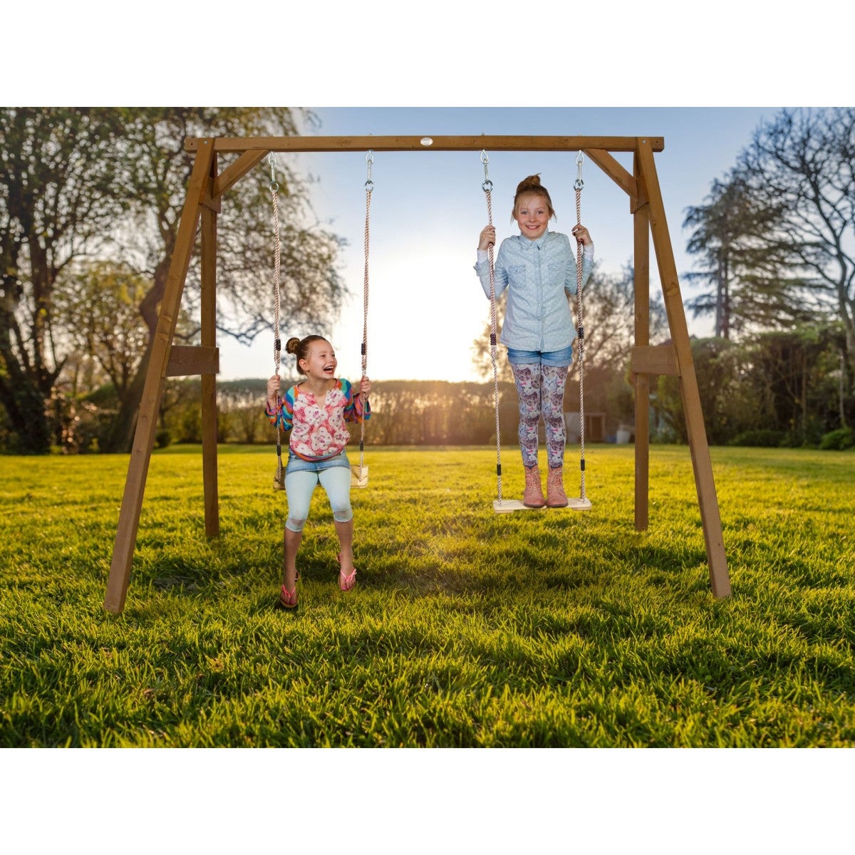 AXI Portique en Bois FSC - 2 Balançoires Enfant en Marron | Balançoire pour Enfants pour l’extérieur / le jardin 2 agrès - 8