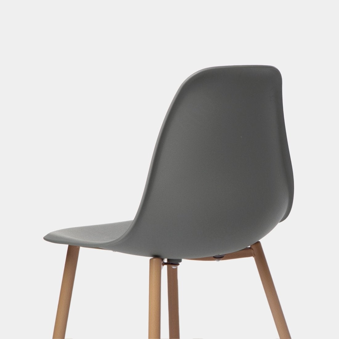 Cadeira em polipropileno cinzento com perna natural Nina - 4