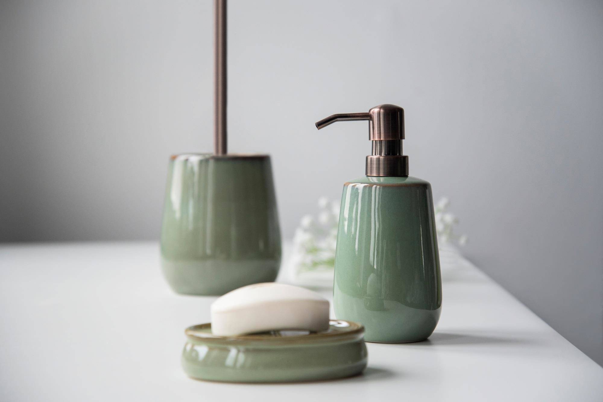 Distributeur de savon liquide SIRMIONE, céramique, vert avec bord cuivre, 430 ml, Wenko, WENKO - 5