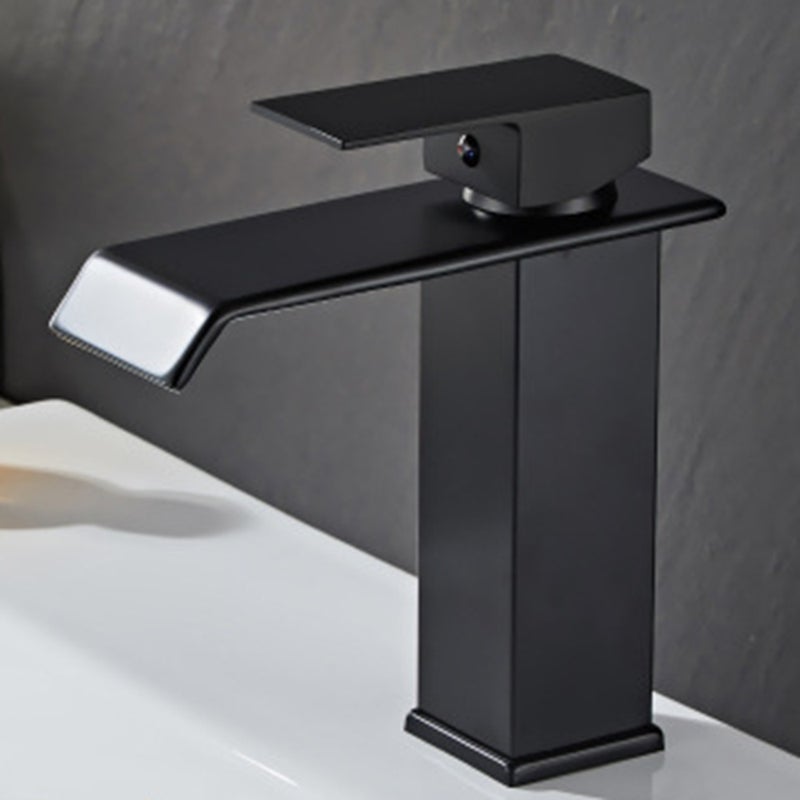 Czterokątna bateria umywalkowa nablatowa do szafki łazienkowej (Elegancka czerń - Model niski)