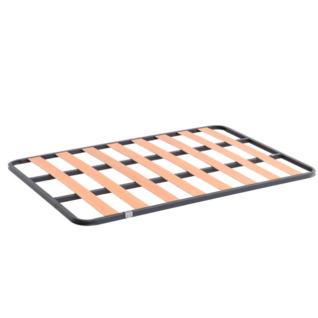 Estrado de 150x190 cm em tubo de aço 30x30mm, ripas de madeira de álamo com reforço central e pintura metálica (sem pés)