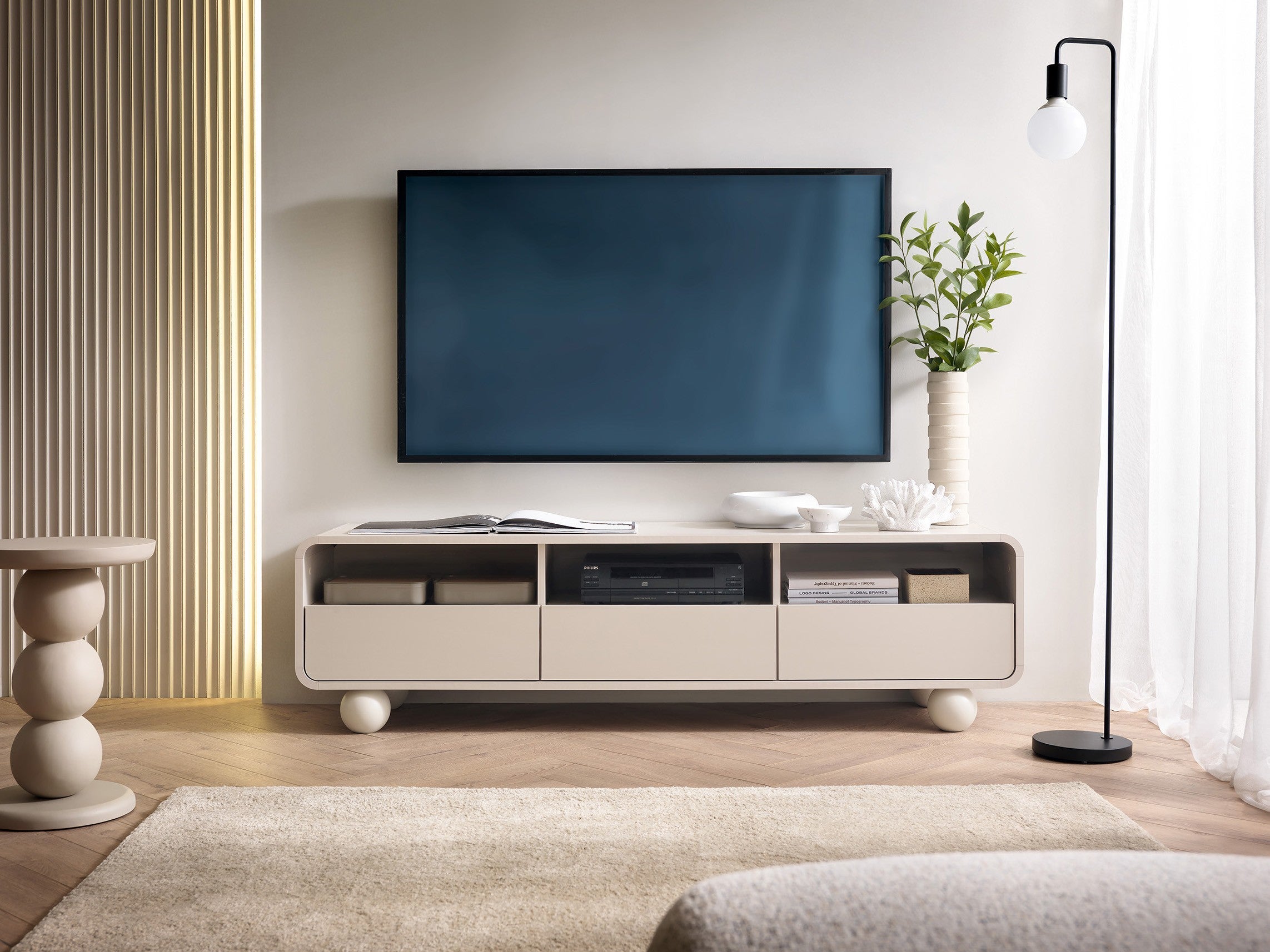 Minimalistyczna Szafka RTV ALVION 160 cm z szufladami i kulkowymi nogami, Kaszmir – nowoczesny design - 4