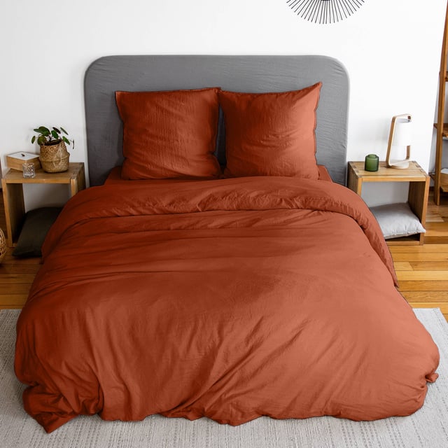 Parure de lit en microfibre lavée. terracotta. 240 x 220cm pour lit 2 places avec 1 housse de couette et 2 taies