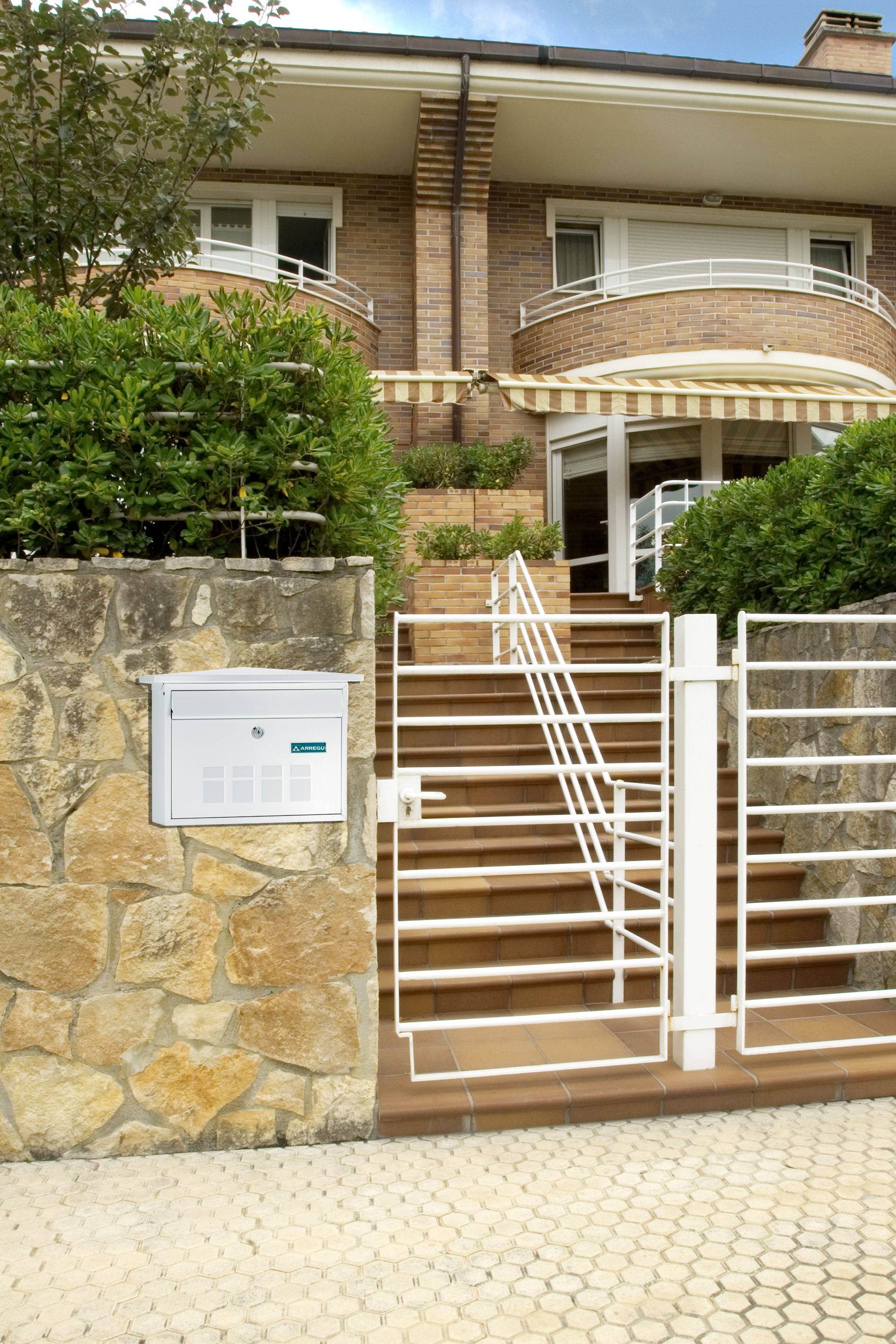 Boîte aux lettres en acier blanc de 27,5x41x10 cm - 5