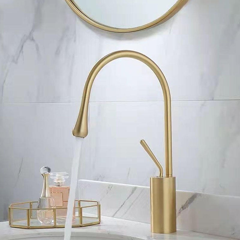 Złota bateria łazienkowa, solidna mosiężna bateria mieszaczowa, bateria umywalkowa montowana na blacie