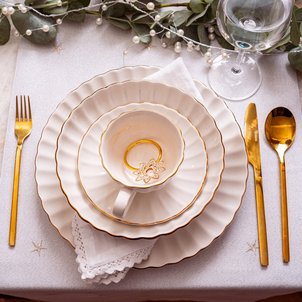 Zestaw sztućców APERI złote 24 szt. HOMLA