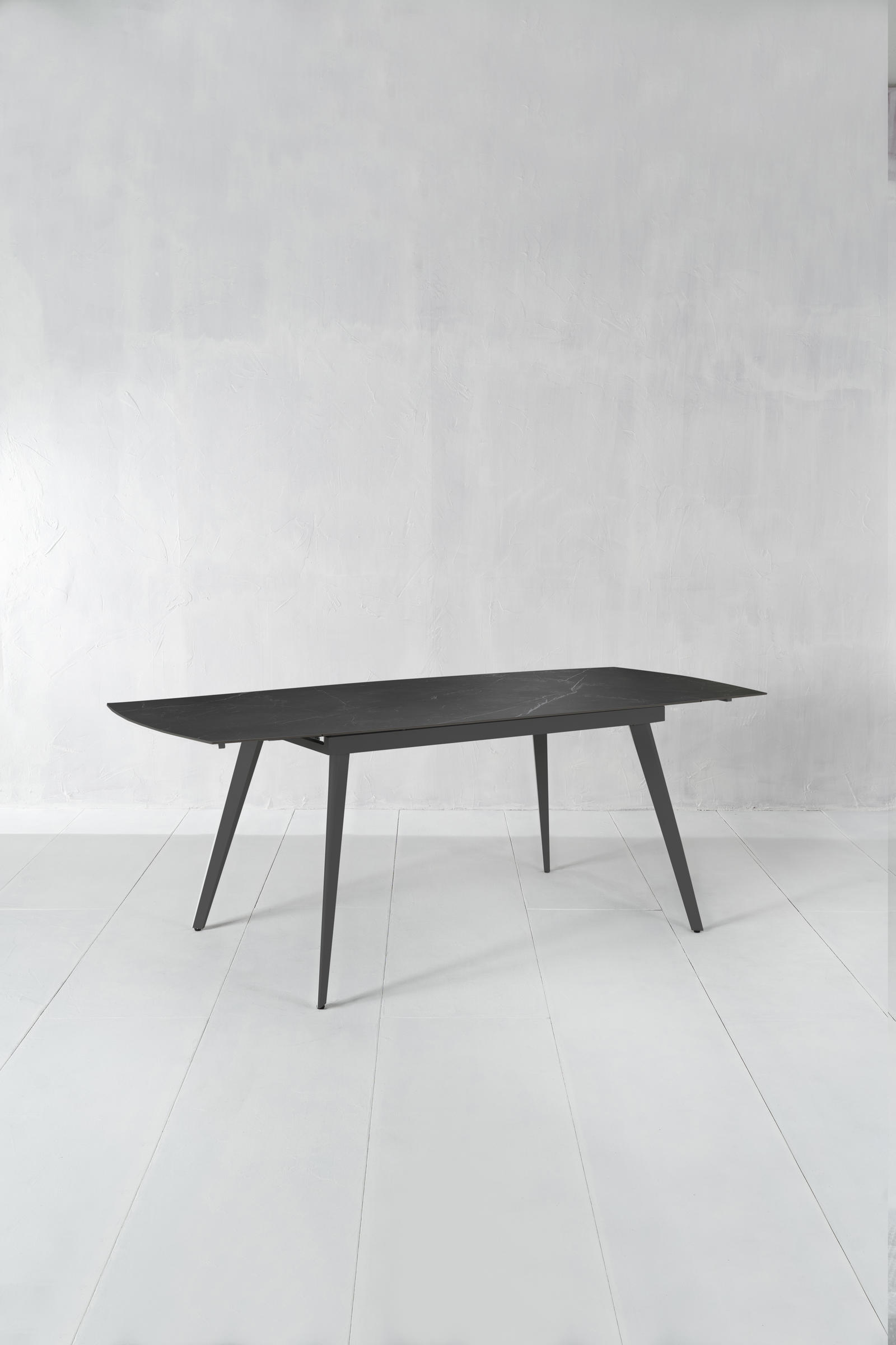 Nicolas - ROZKŁADANY STÓŁ W KOLORZE CZARNYM SPIEKANYM