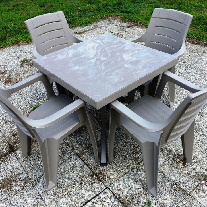 TABLE CLÉOPÂTRE EN RÉSINE AVEC CROIX 79X79 CM | Leroy Merlin