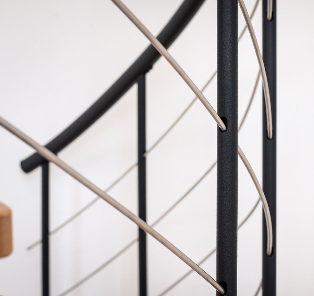 Escalier colimaçon 13 marches - Hauteur à franchir 2.54 à 3.05m - Structure noire et marche hêtre - Diamètre 100cm - VENE100/NH-13 - 4